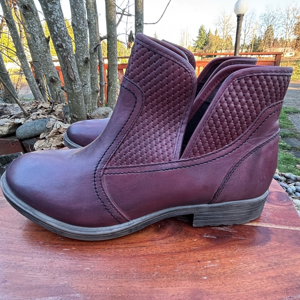 Roan Size 9.5 Women's Leather Ankle Boots. Very Soft Leather! - Picture 9 of 10